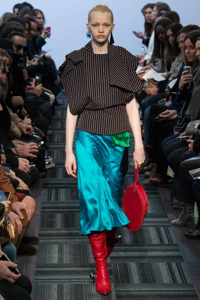 Look 18